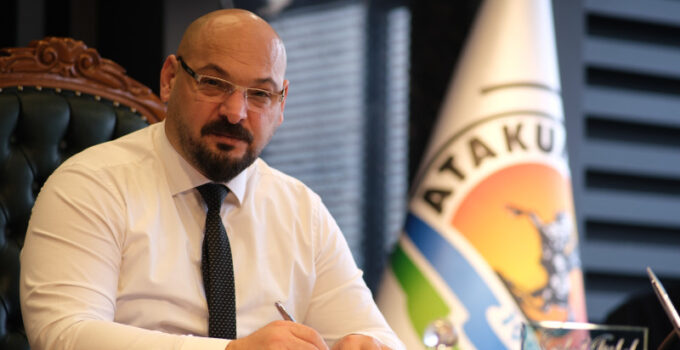MAAŞ VEREMEDİĞİ PERSONELİN BAYRAMINI KUTLADI!!!