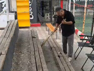 Temizlik işçisi değil. Belediye meclis üyesi…. Anlamlı turnuva sonrası örnek davranış…