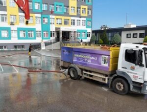 Atakum’daki okullarda yoğun temizlik mesaisi